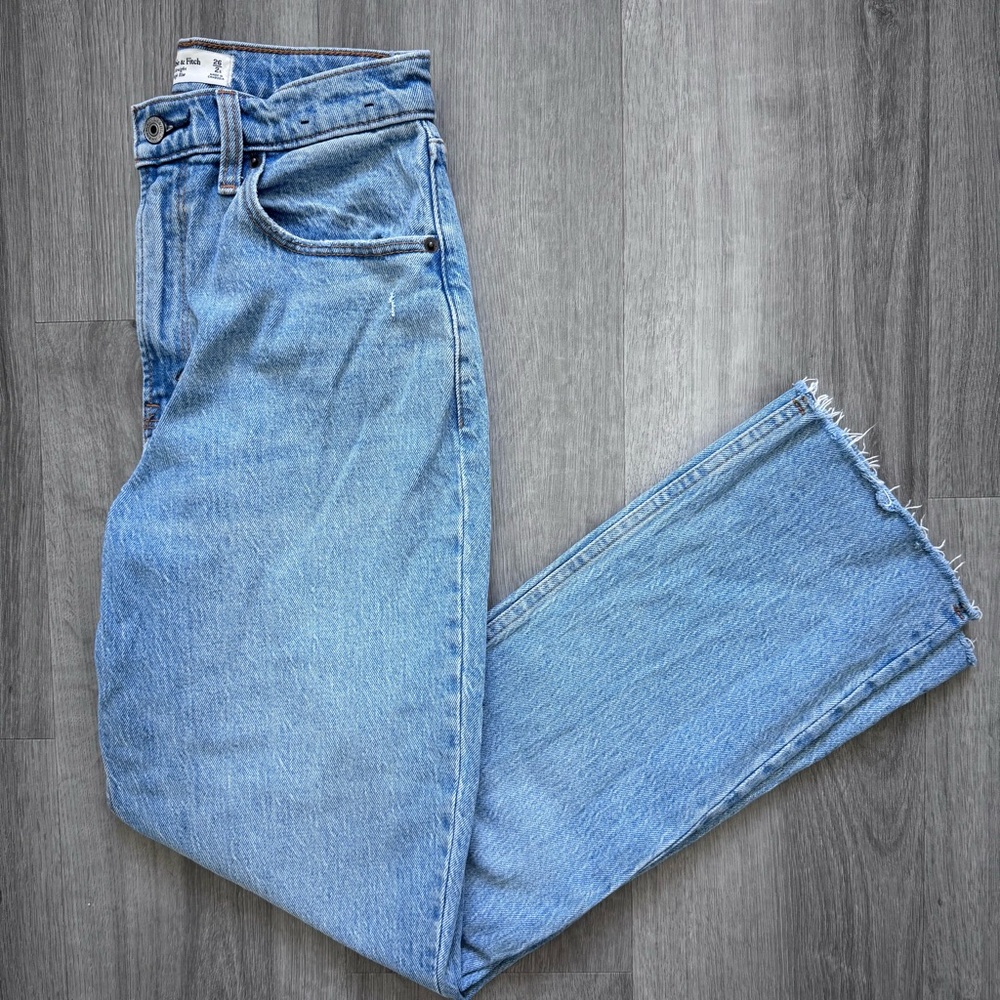 Abercrombie & Fitch Women’s High Rise 90’s Straight Jeans